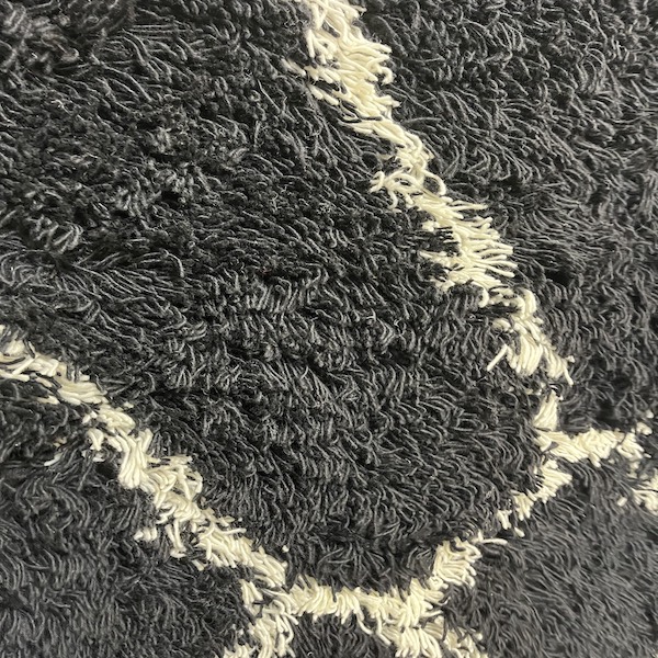 noami-rug-modern-shaggy-black-white2.jpeg